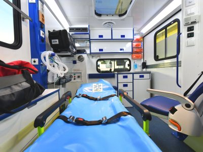 Sanitní vozidlo ZZS JčK - úprava pro transport pacientů s vysoce nakažlivou nákazou